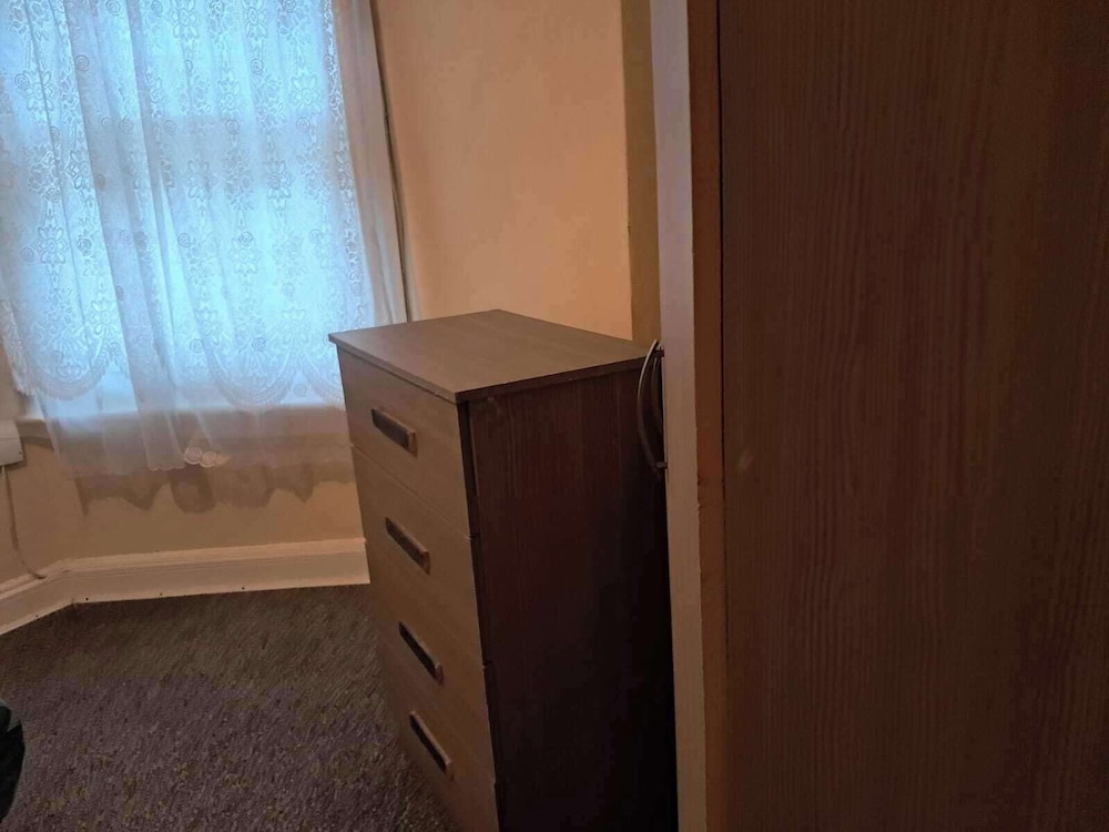 Central 2-bed House - Sleeps 2 & Friendly