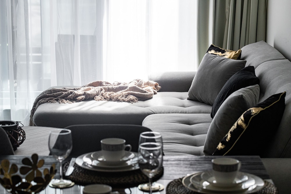 GLOBALSTAY. J One Tower Apartments