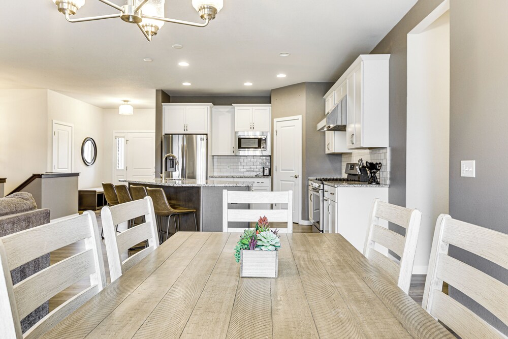 Spacious & Modern Home w/ Deck in Oregon!