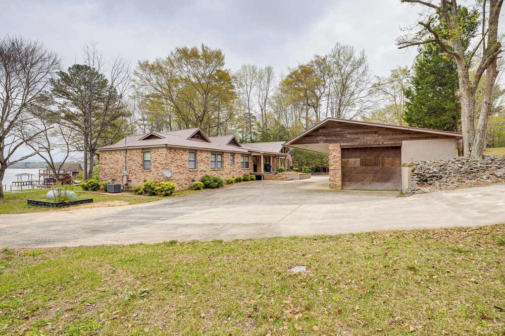 Lakefront Leesburg Home w/ Private Dock & Ramp! view 3