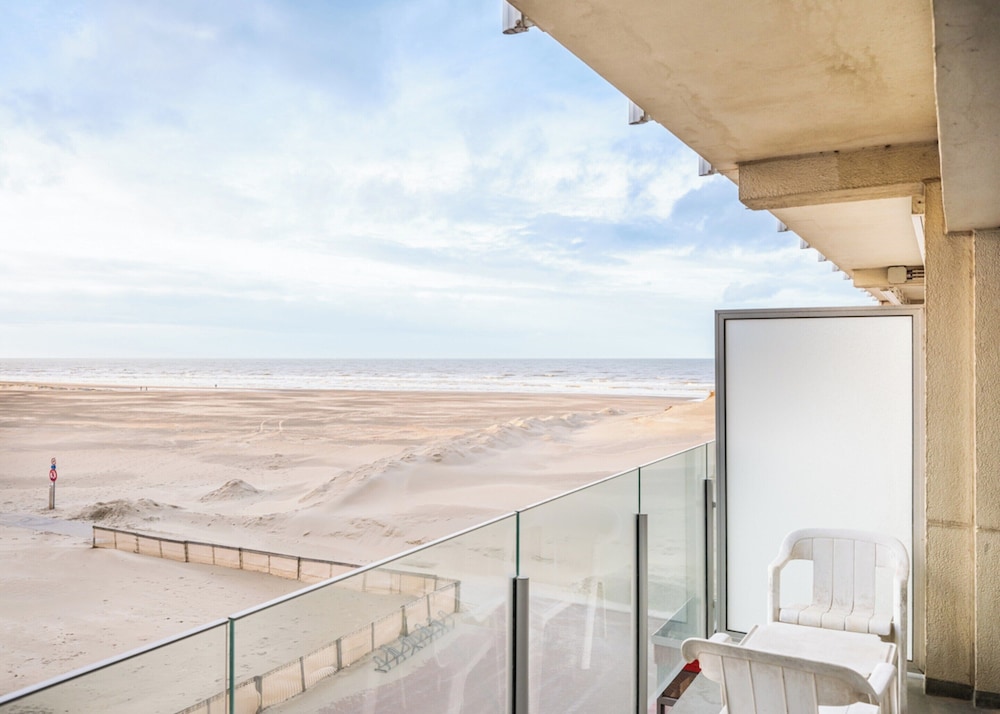 Apartment in Oostduinkerke With Sea View