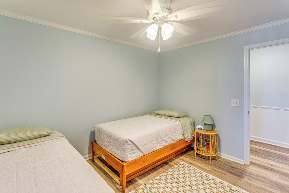Beachfront Oasis w/ Pool Access in Surfside Beach!