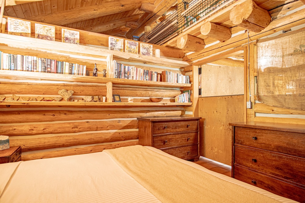 The Barn on Warm Springs Creek - 9 Riverfront Acres