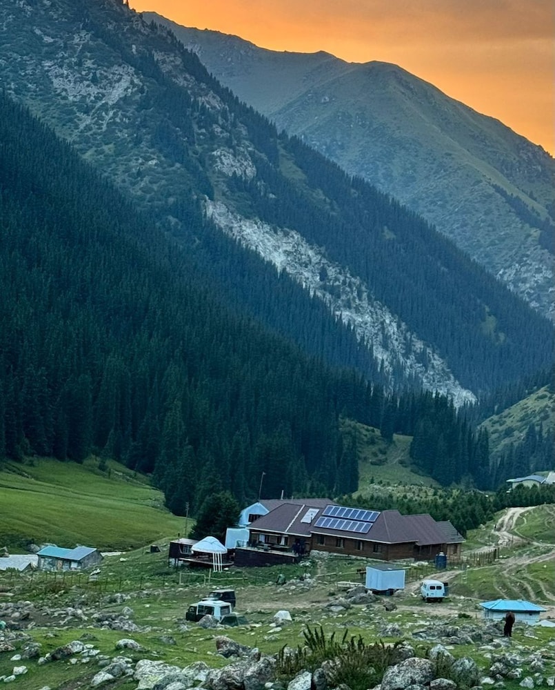 Arashan Hotel