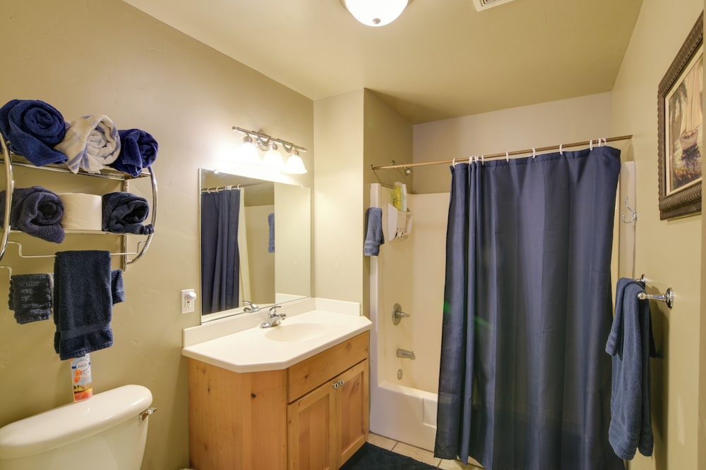 Fire Pit & Trails On-site: Butte Meadows Retreat!