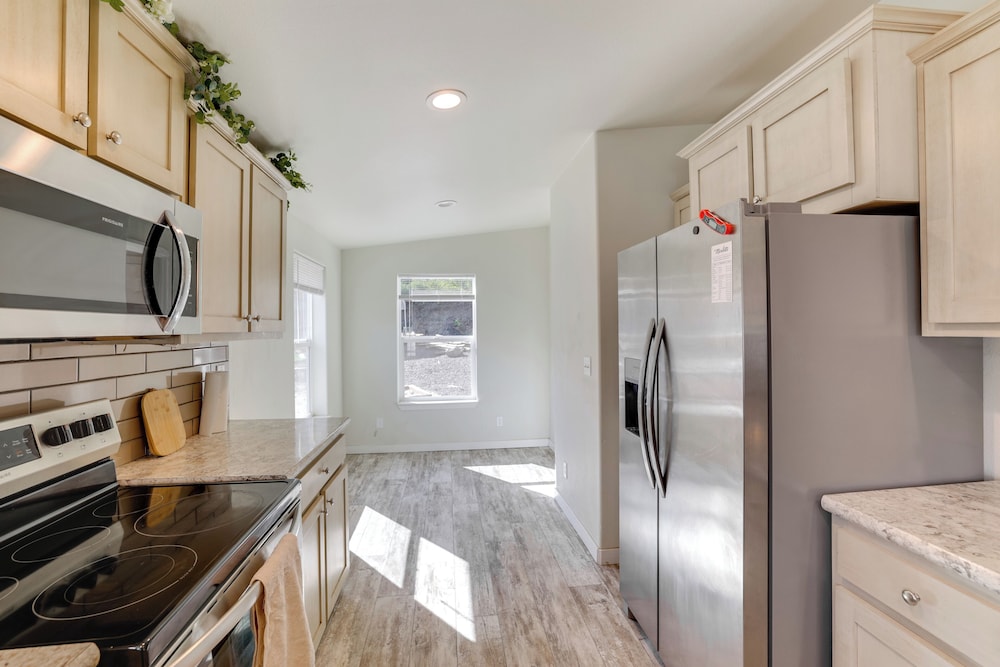 Mtn-view Gem w/ Outdoor Entertainment in Ahsahka!