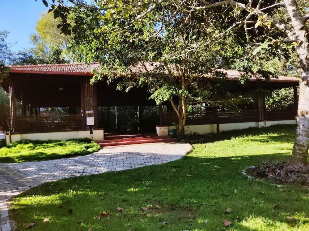 Kadkani Riverside Resort