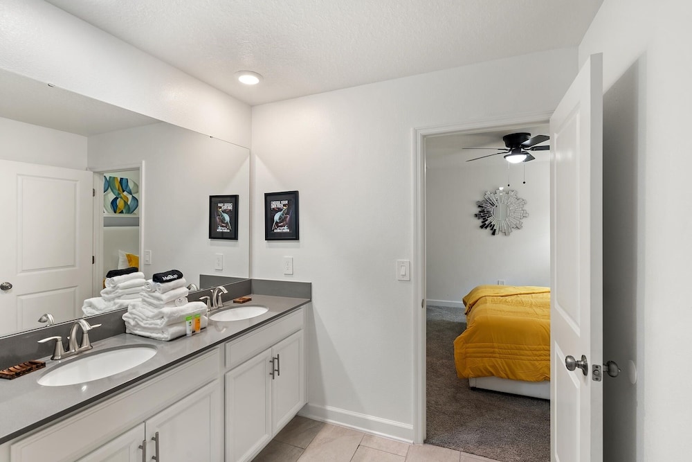 ChampionsGate Resort 10 Bedroom Vacation Home - Includes resort clubhouse amenity access! 10 Home