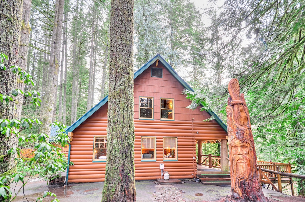 Forested 'minikahda Lodge' w/ Hot Tub Near Mt Hood