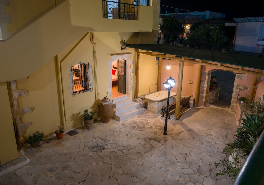 Skandalis Traditional Suites