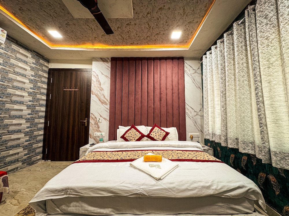 Shree Priya Priyatam Dham