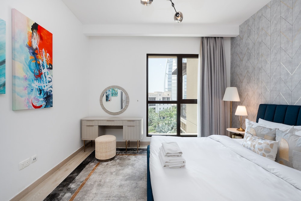 Modern 4BR w Full Burj Al Arab View Pvt Rooftop