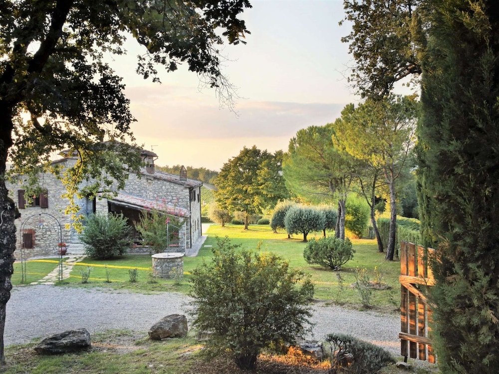 Villa in Chianti With Pool & Tennis Court
