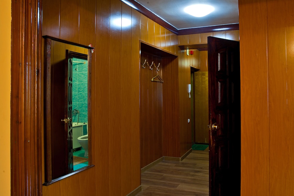 Lessor Apartments