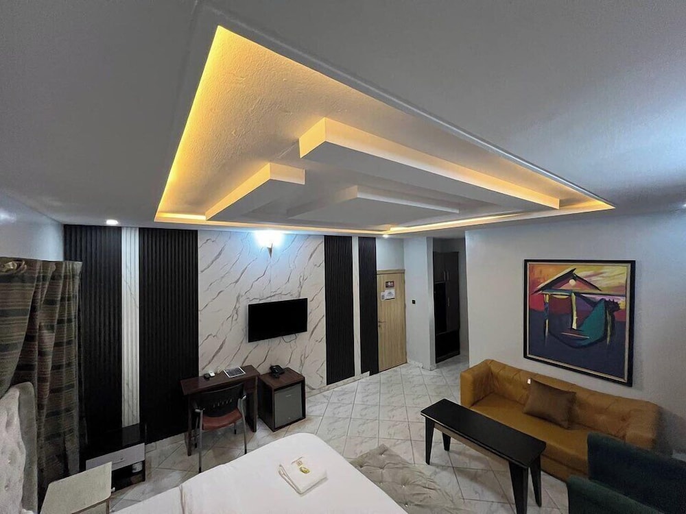 Villa Maxili Hotel and Apartment