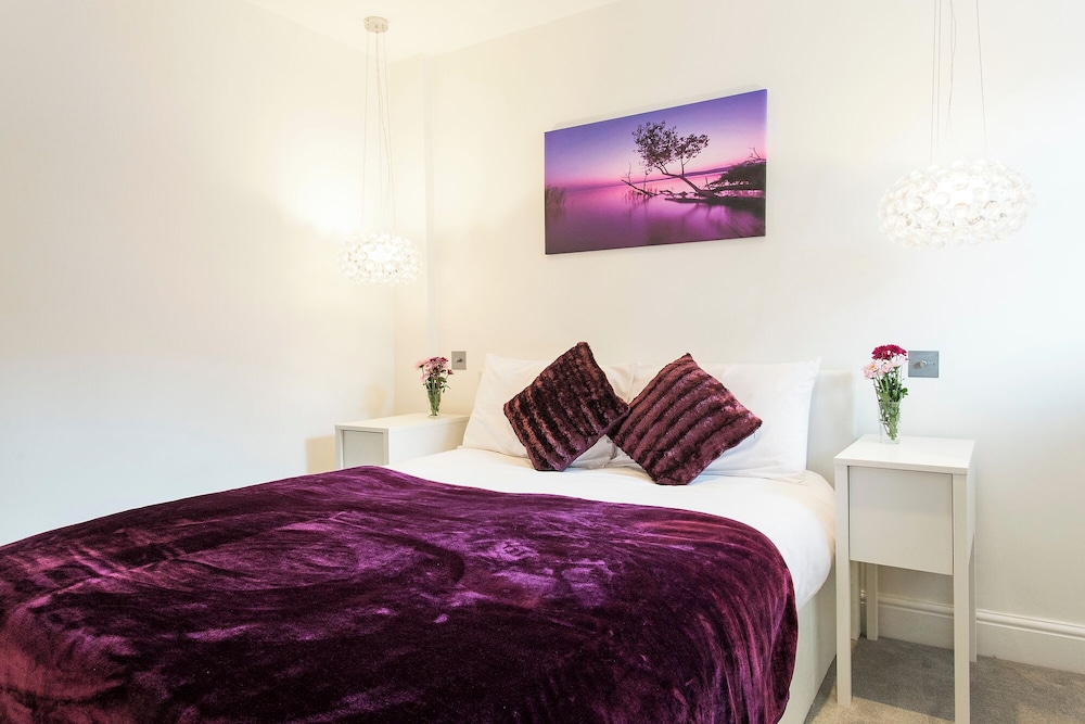 JOIVY 2-bed flat in West London
