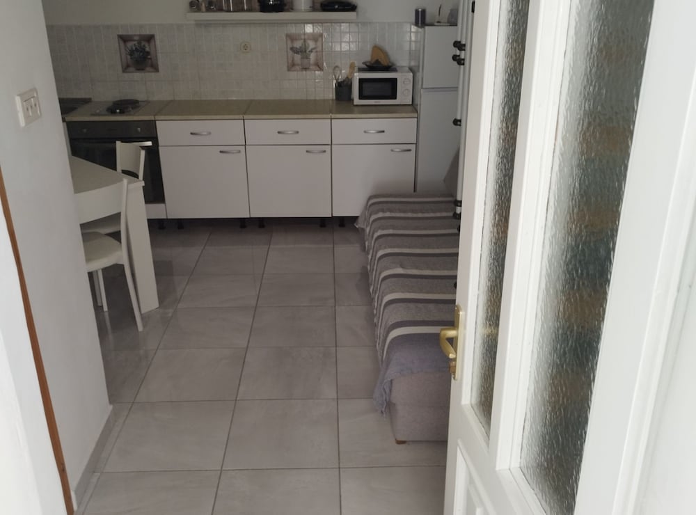 Apartment Leo Povile