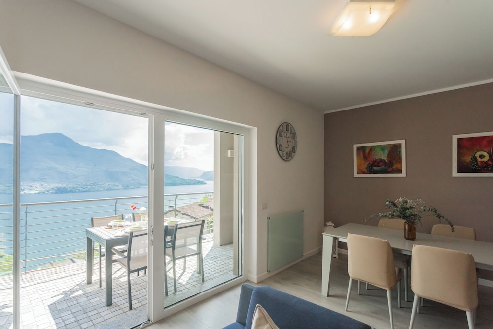 Blooms by the Lake by Rent all Como