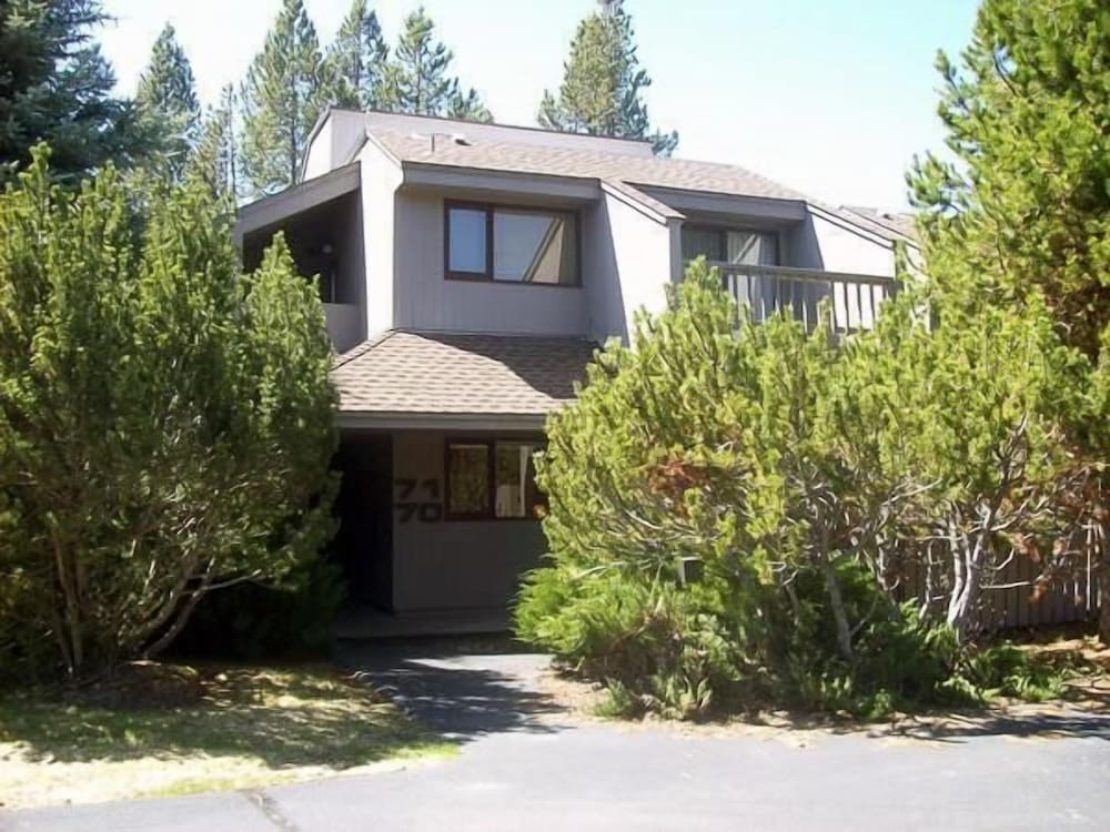 Meadow House #70 by Village Properties at Sunriver view 4
