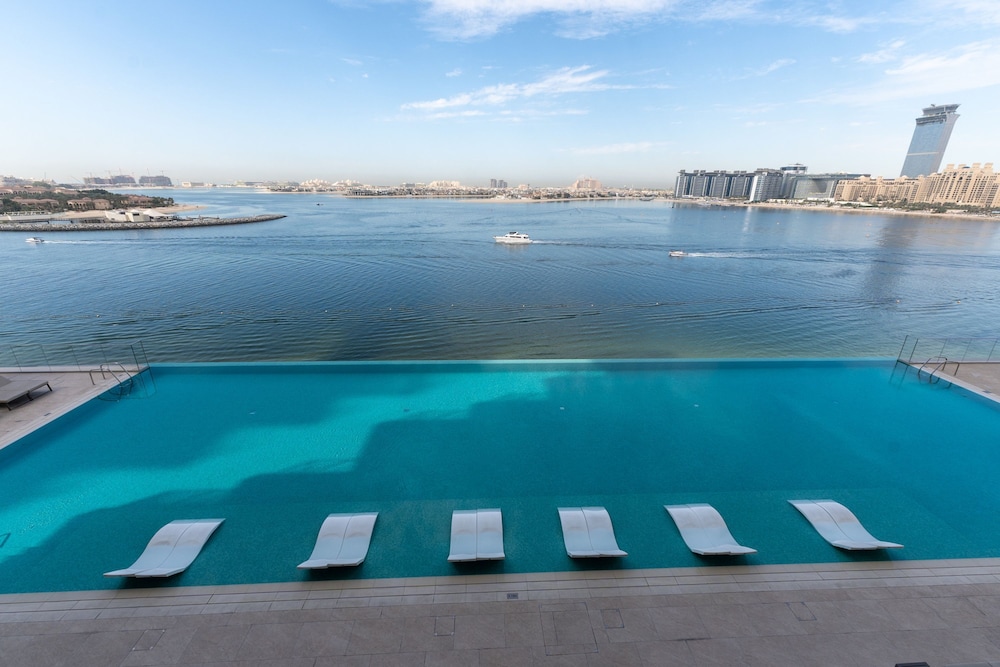 Premium 2BR Emaar Beachfront w Beach Access