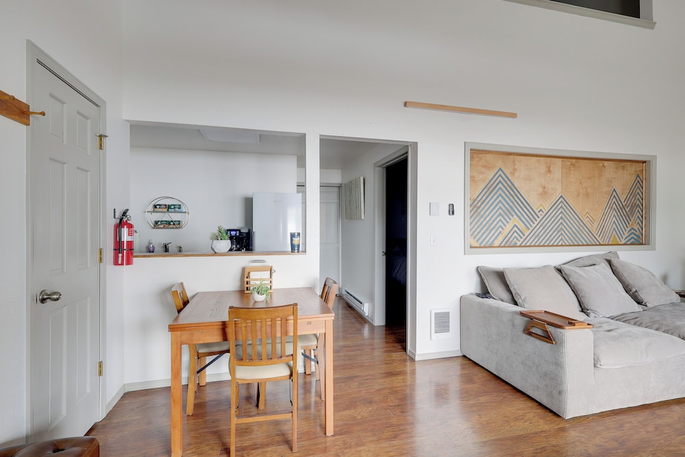 Walk to Payette Lake: Mccall Condo w/ Fireplace