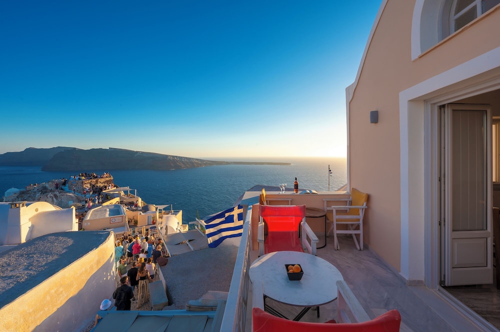Sole d'oro Sunset & Caldera View Grand Suite view 4