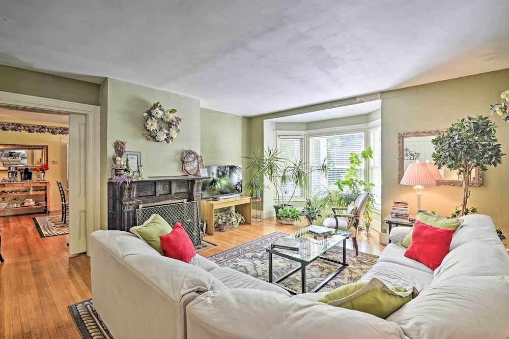 Historic Keuka Lake Estate in Hammondsport w/ Pool