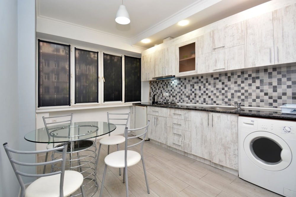 Mashtots apartment by Luxe Group MA154