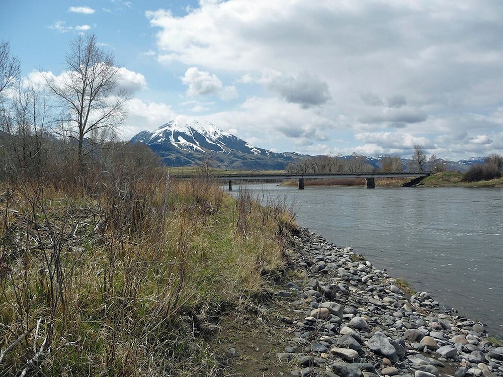 Emigrant Cabin on 10 Acres w/ BBQ & Peaceful Views