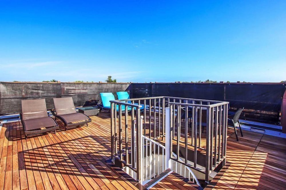 Pointe Santo Condos by Dream Vacation Rentals