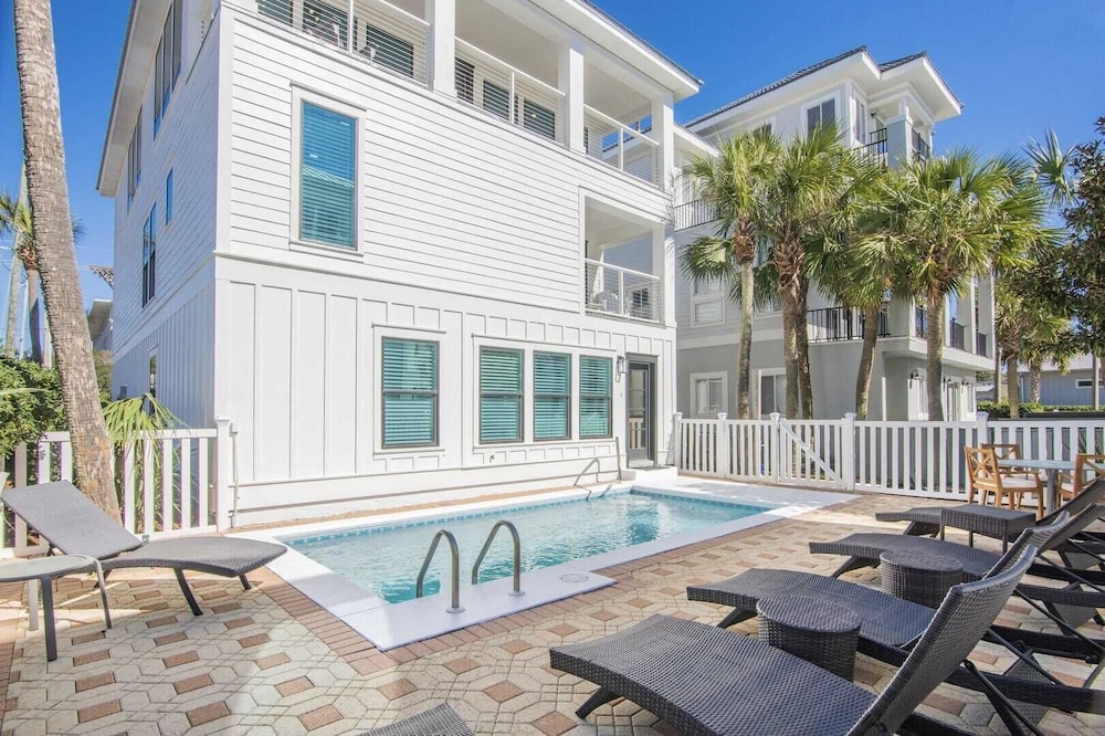 30A Beach Music by Avantstay Pool w/ Gulf Views Golf Cart