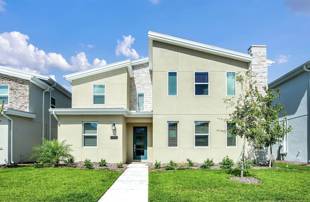Serenity Lakeview Retreat Stunning Water Views, No Rear Neighbors, Private Pool, Game Room & Star Wars Cinema