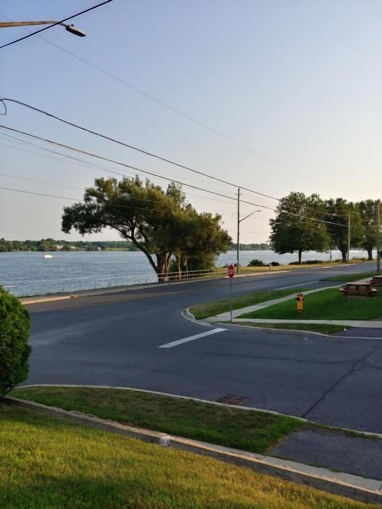 Cornwall Vacations - Monte Carlo Motel - Property Image 9