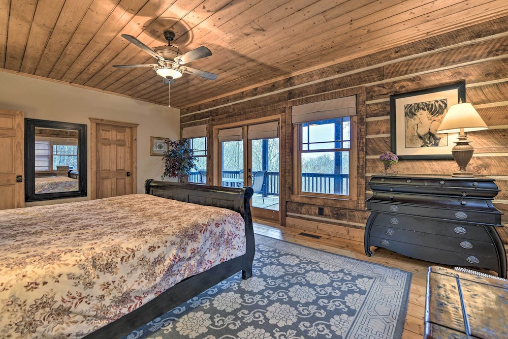 'wildflower' Luxury Cabin w/ Hot Tub & Views! view 4