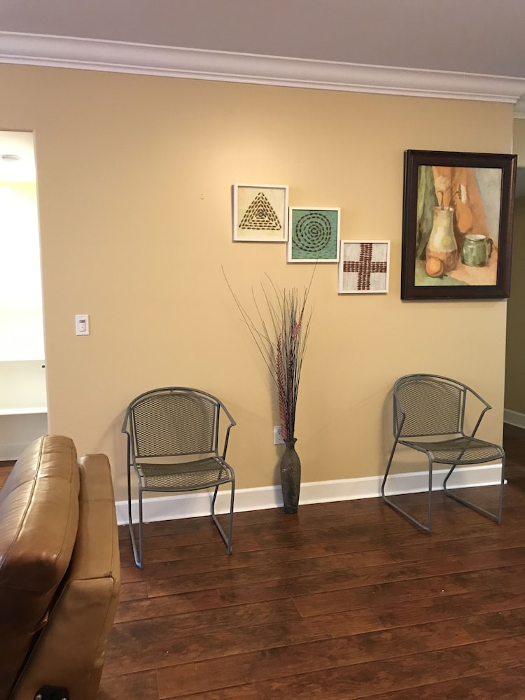 2 Bed 2 Bath in Studio City