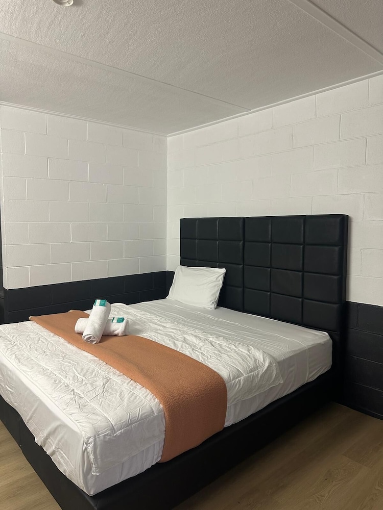 BAN BAN SPRING ROADHOUSE AND MOTEL