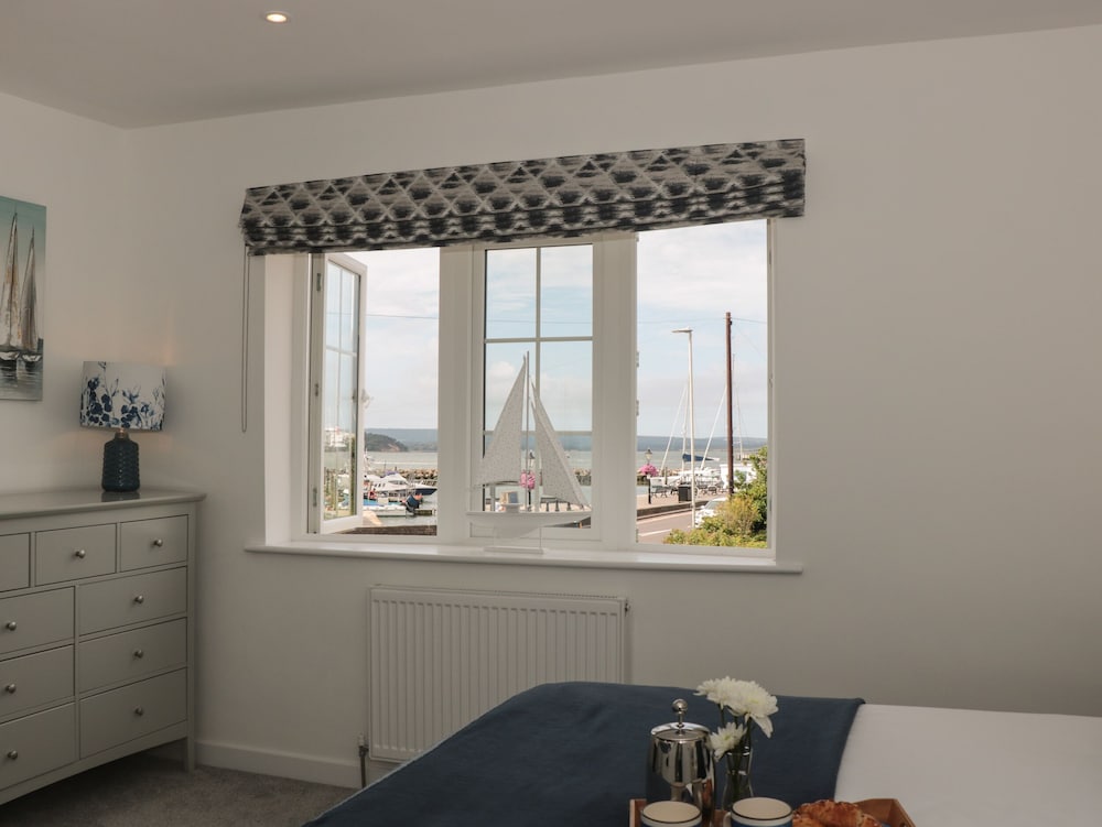 Quay Cottage - Sea View
