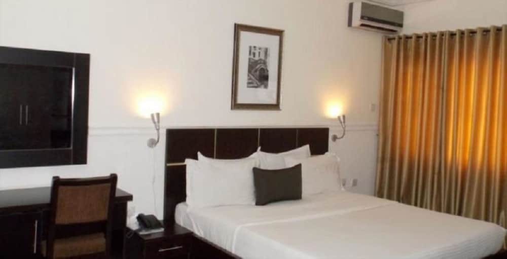 Bjorne Suites