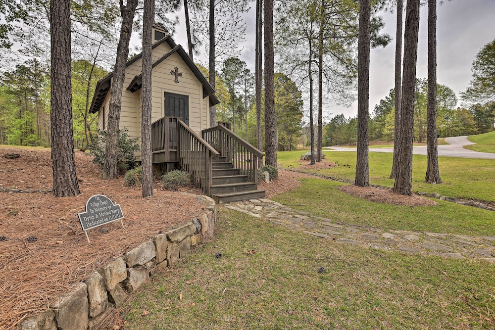 Lakefront Dadeville Condo w/ Community Boat Dock!