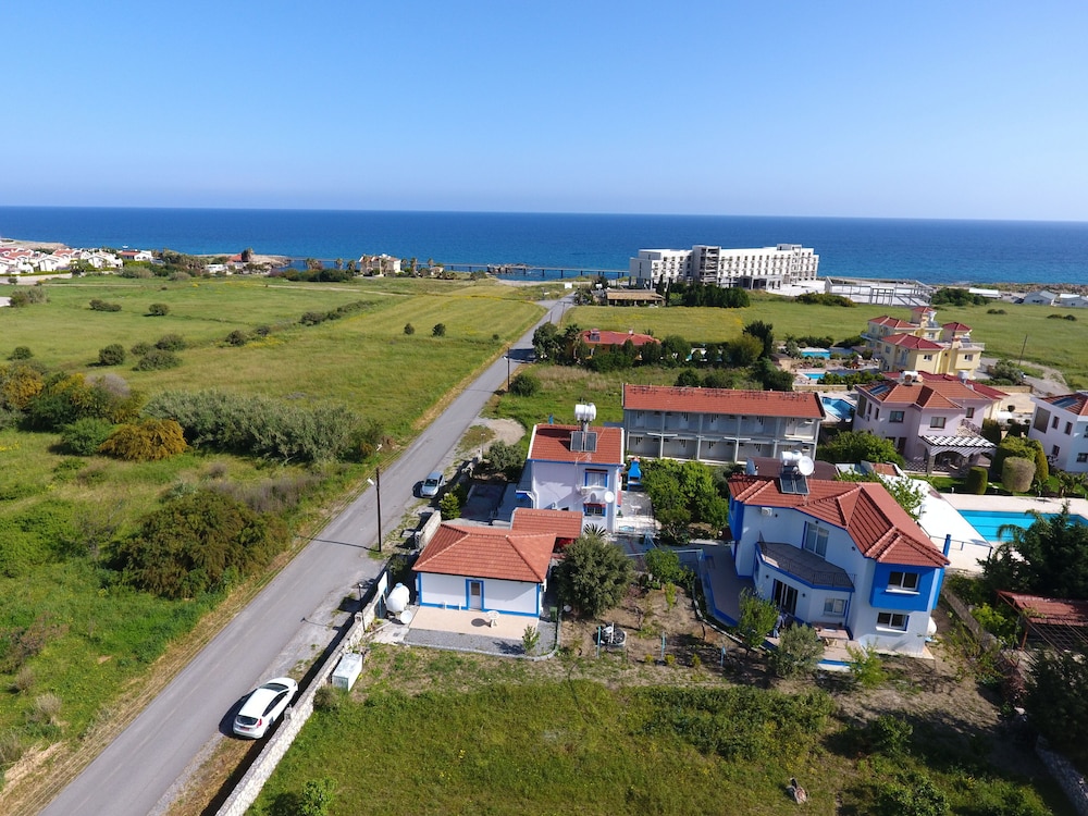 Seaside House 2 Double Bedrooms With Spectacular Mountain Sea View