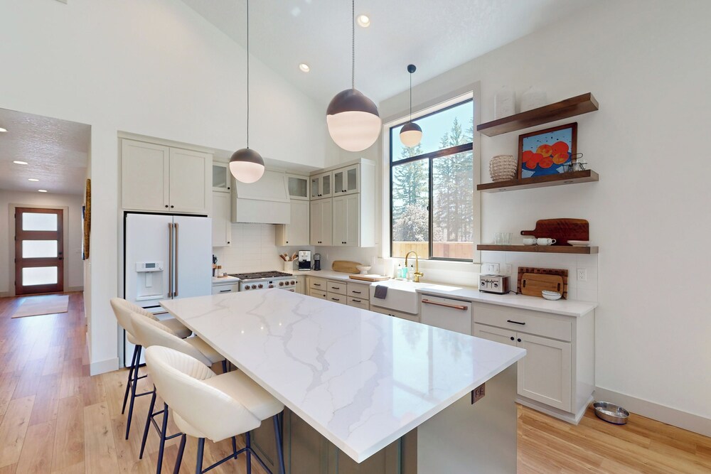 5BR Home w/ Nearby Lake, A/C & Private Backyard