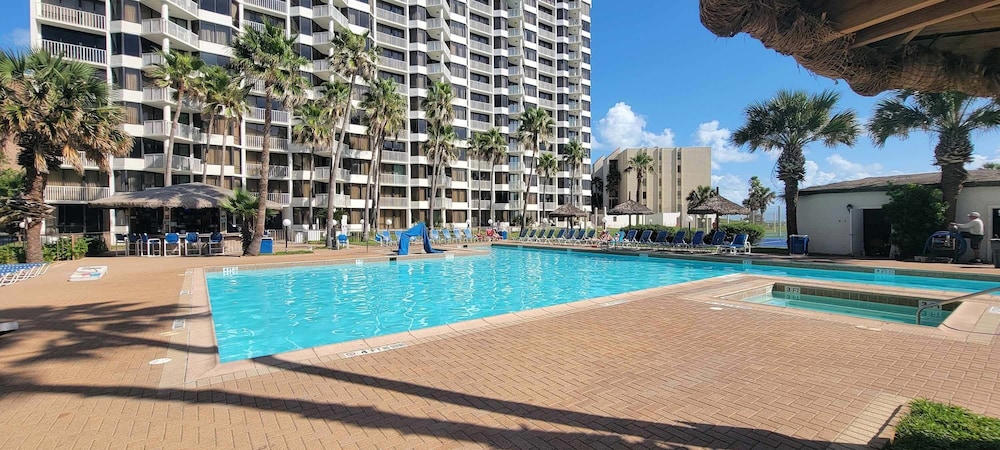 Sleeps 10 Direct Beach Heated Pool 3 Bedroom Apts