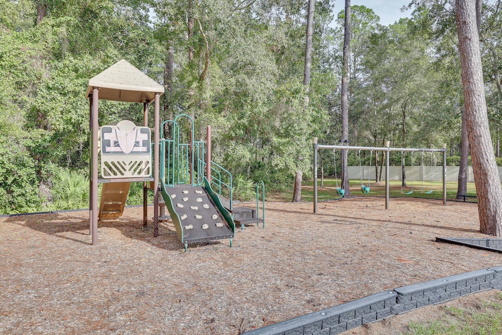 Private Patio + Lake View: Fruit Cove Home view 2