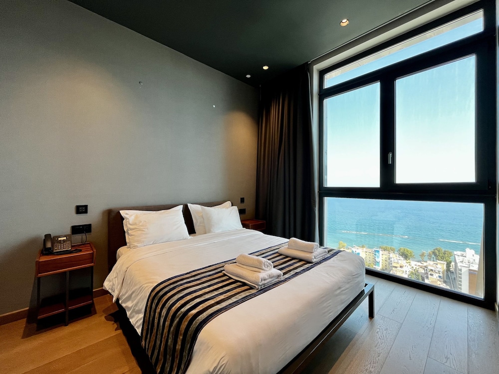 128 LIM - 2106 Stay Only Tower Suite