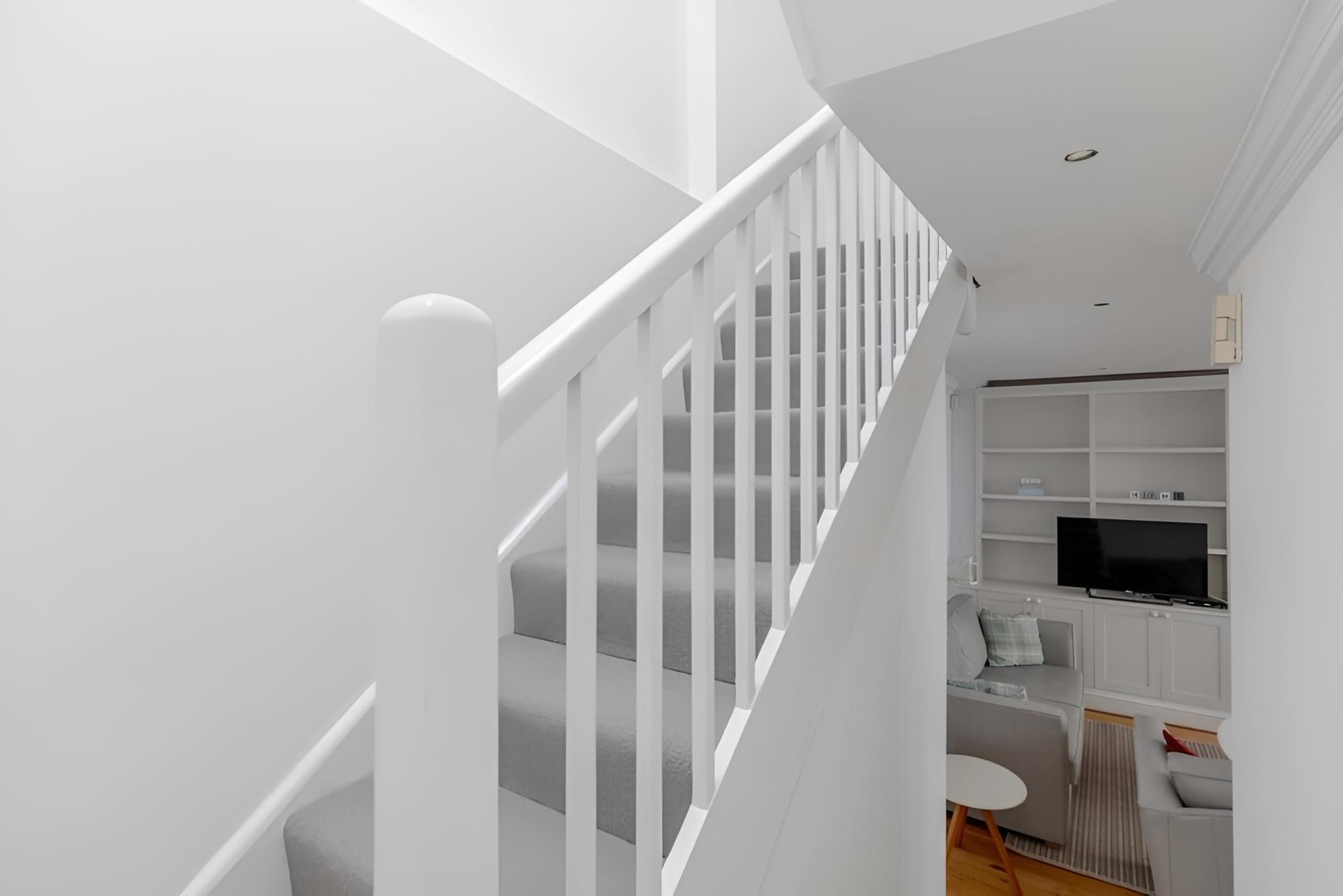Central & Stylish 2BD Home Near Kensington Gardens