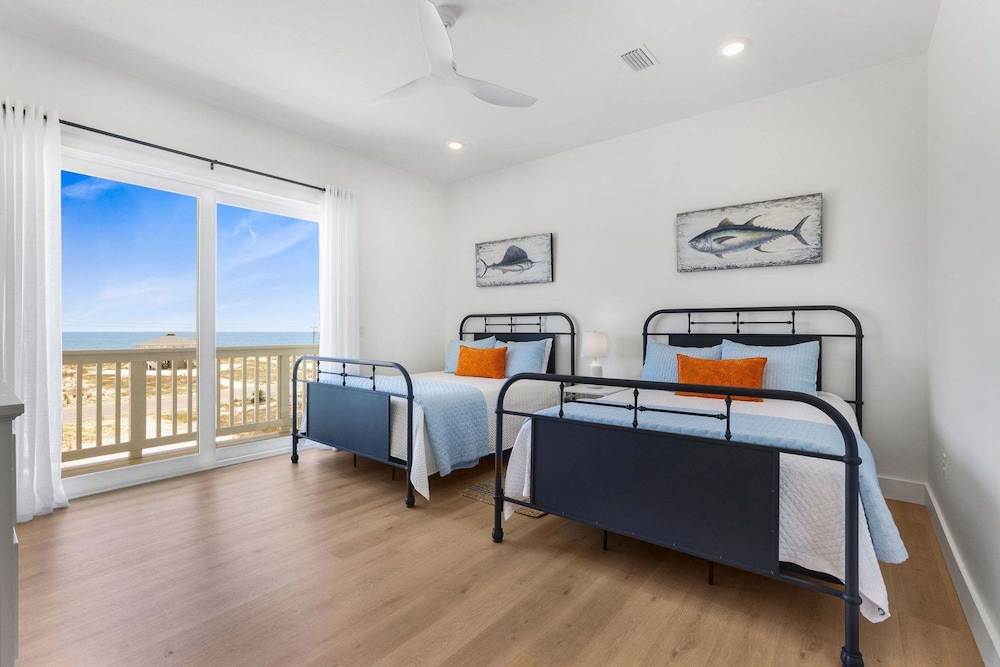 Beach Blessing- Pool Elevator Sleeps 16 SIX Bedrooms 6 Baths