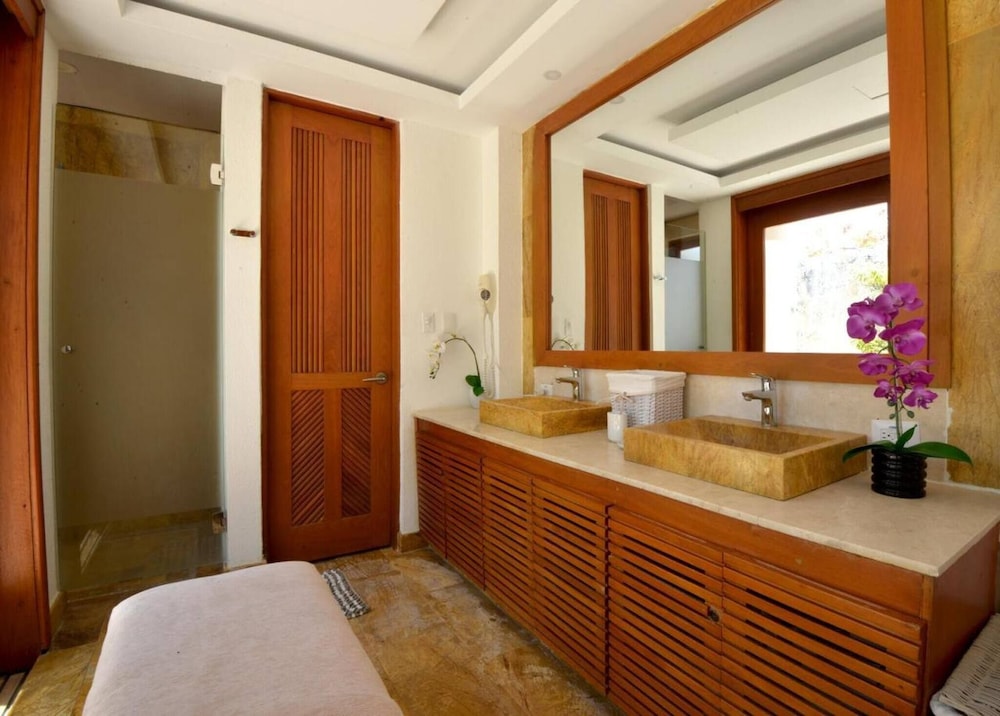 Luxurious Punta Cana Villa With Private Pool & Beach Access