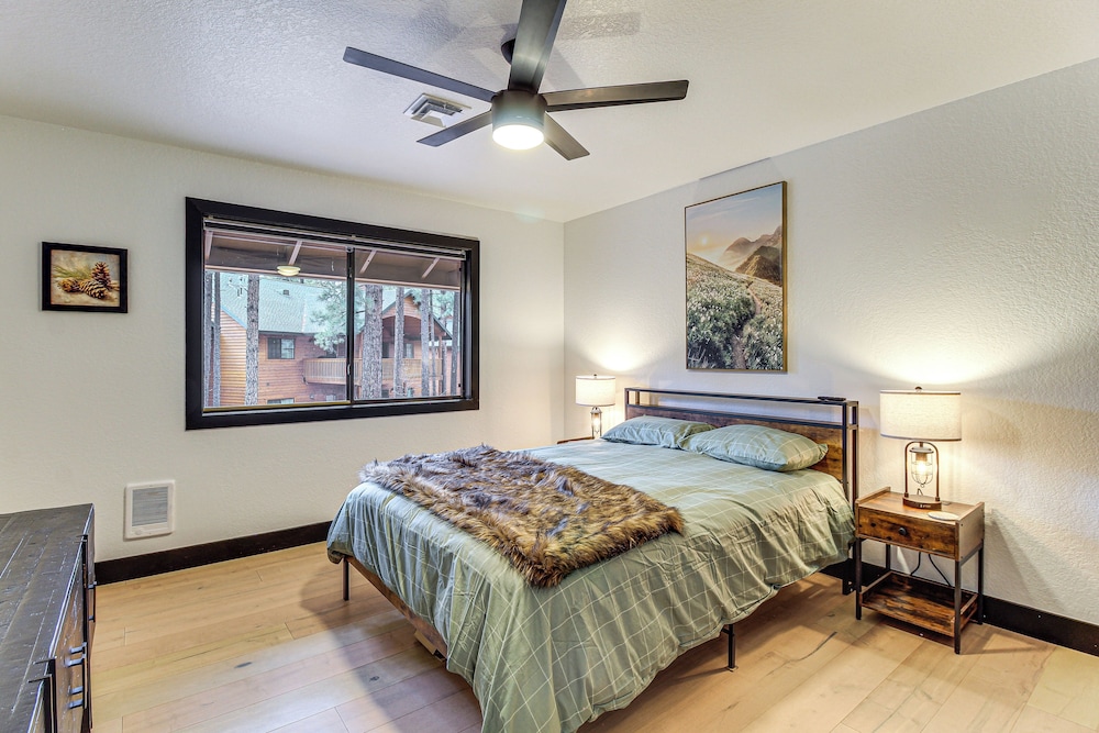 Sledding Thrills & Fireside Warmth: Pinetop Home