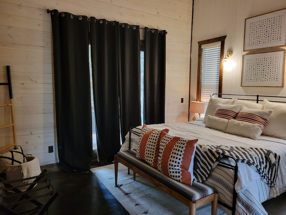 Grits And Gravy 4 Bedroom Cabin by Redawning view 2