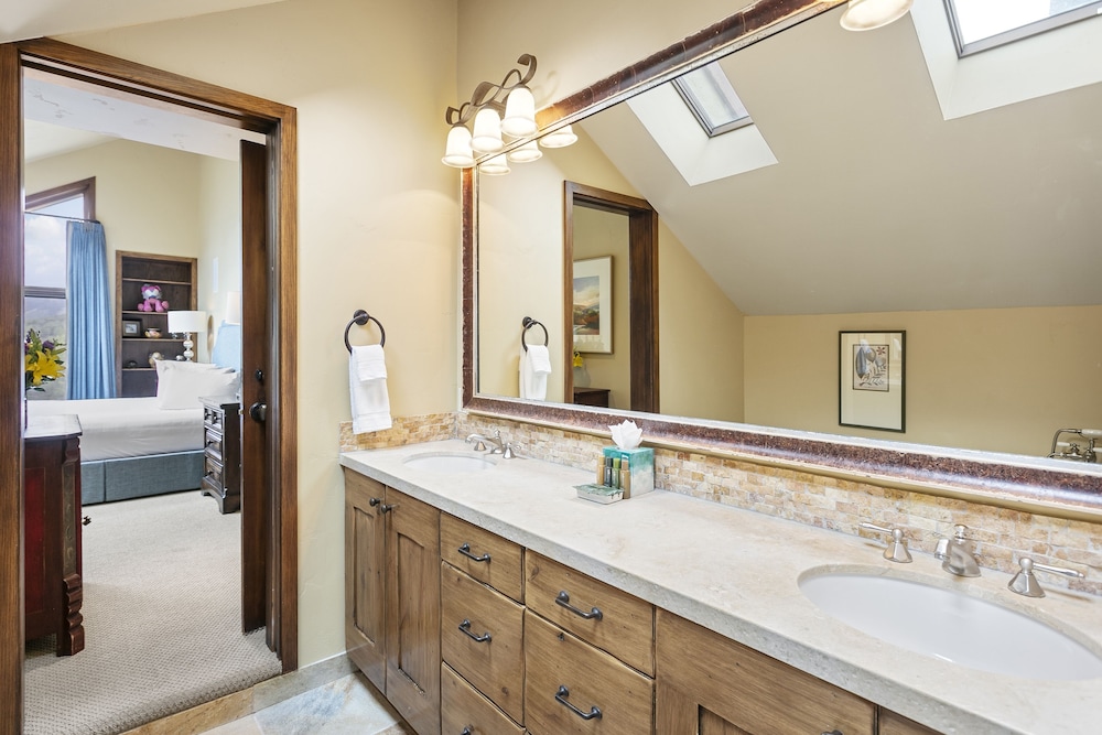Upper Telemark Drive Home at Deer Valley Resort - 7 Bedroom Home with Hot Tub #2960 7 Home
